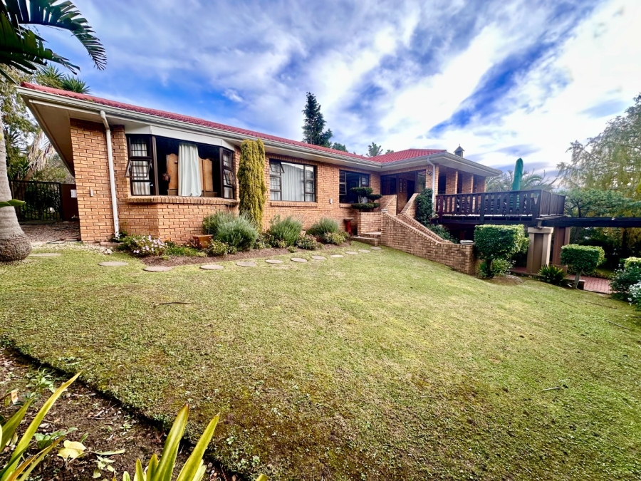 4 Bedroom Property for Sale in Glen Barrie Western Cape